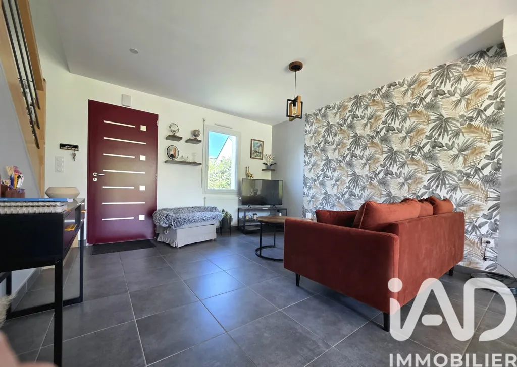 Séjour - Maison Récemment Construite avec Terrasse à Sainte-Gemmes-sur-Loire