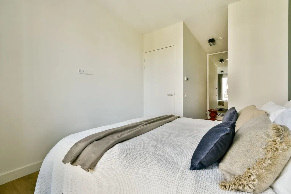 Magamistoad - Modern 3-Bedroom Corner Apartment with Waterfront View in Amsterdam