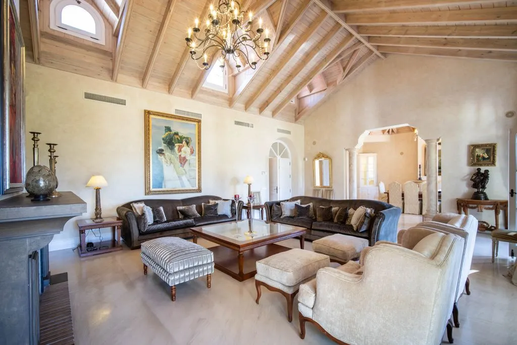 Living Room - Mediterranean Villa with Sea View in Marbella