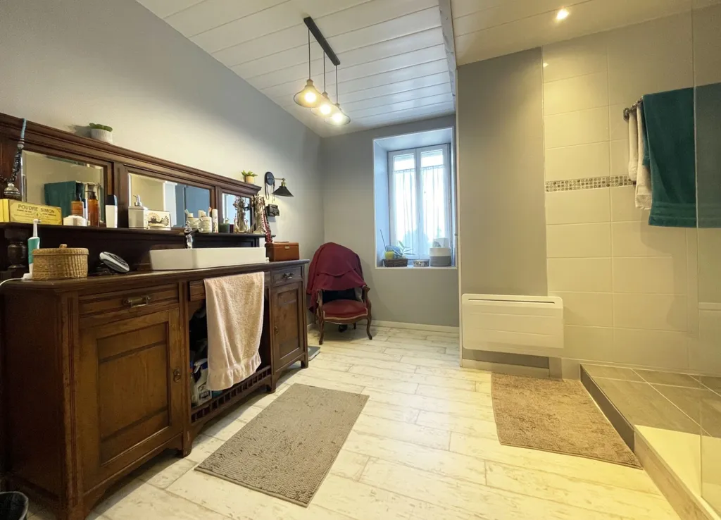 Salles de bain - Château du XVIIIe avec gîte indépendant à Cognac