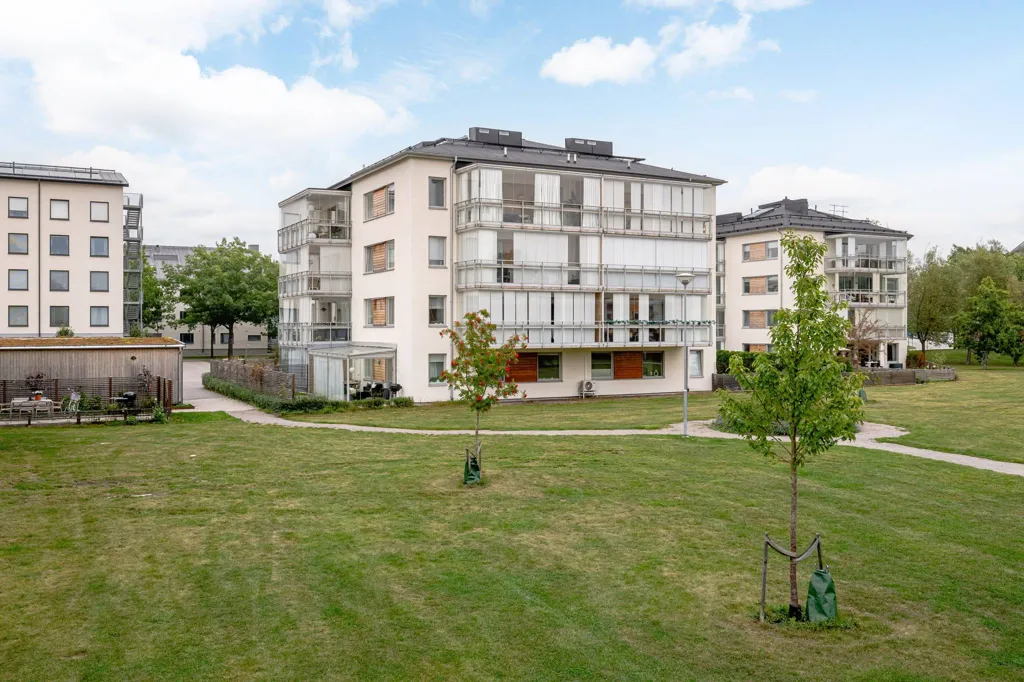 Giardino - Three-Bedroom Apartment with Balcony in Nyköping