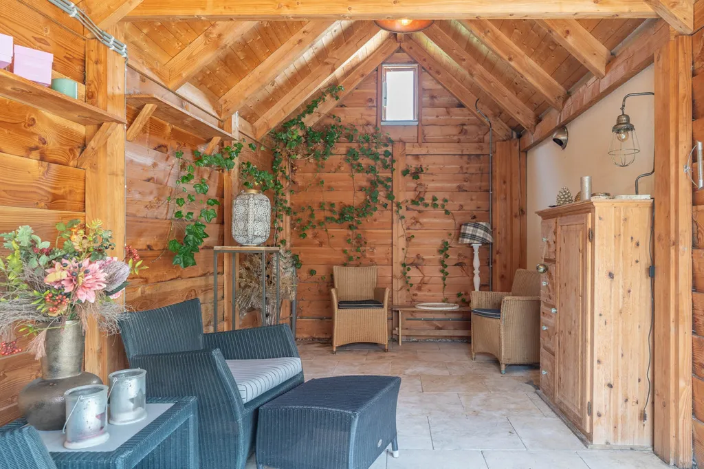 Rooms - Detached House with Private Garden in Yerseke