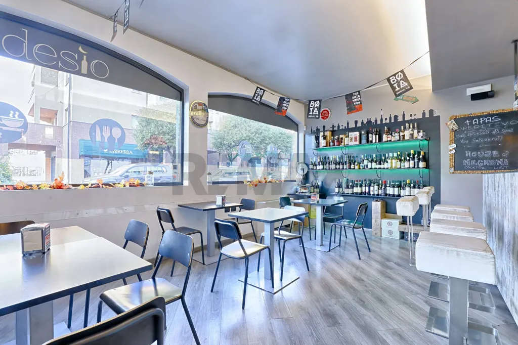 Pièces - Bar with Outdoor Seating in Desio