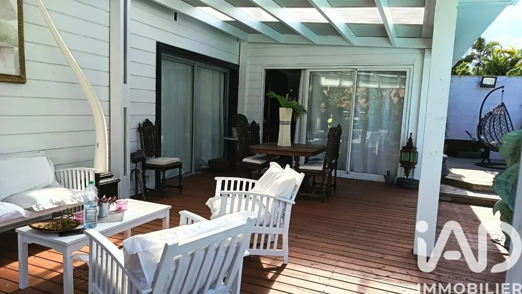 Terrasse - Maison Traditionnelle avec Piscine à 10 min à Pied des Commodités