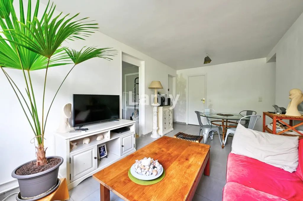 Elutuba - 3-Bedroom Apartment with Balcony in Central Location