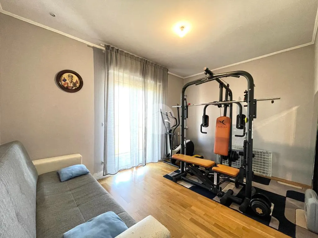 Pièces - Renovated Apartment with Mountain View in Brescia