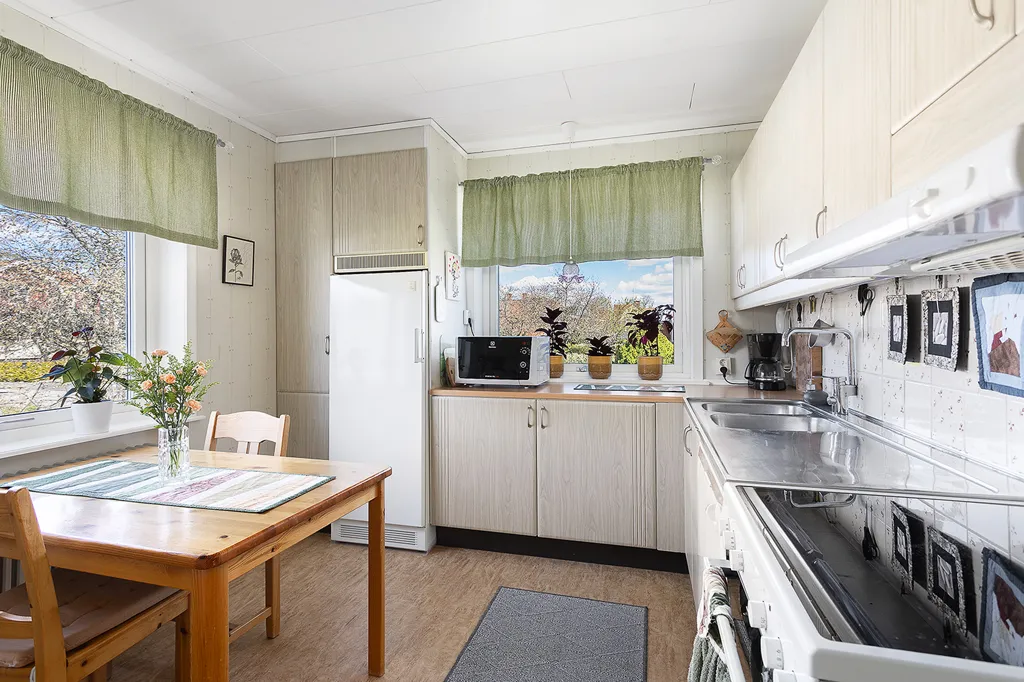 Köök - 1955 Villa with Garden in Laxå