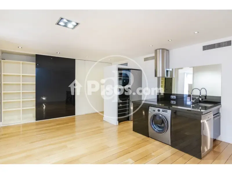 Kitchen - Modern Apartment with Balcony Views in Madrid Centre
