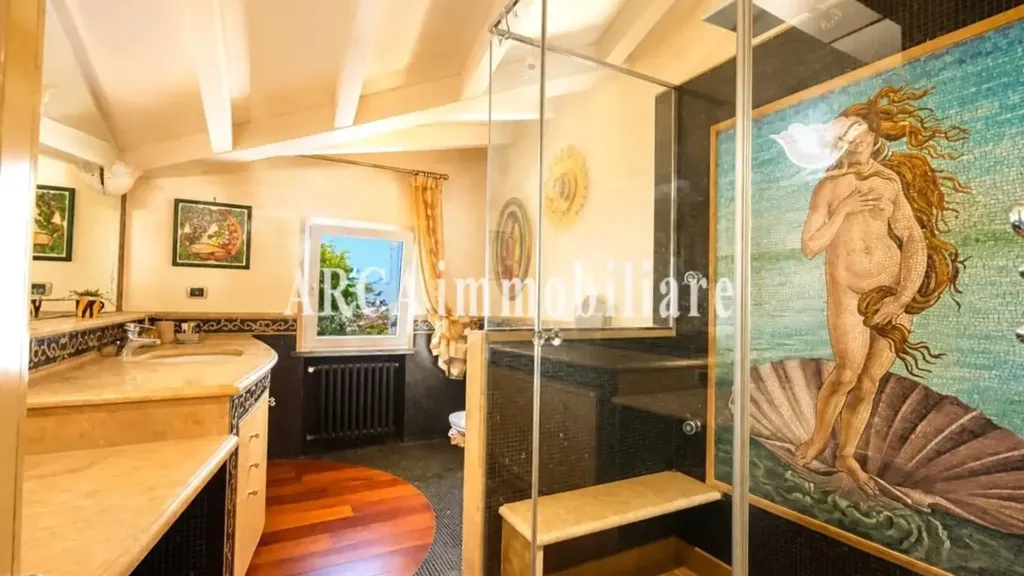 Bathrooms - Rustic Villa with Garden in Pietrasanta