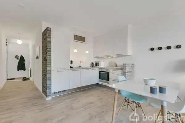 Dining Room - Renovated 1-Bed Flat with Balcony in Esbjerg