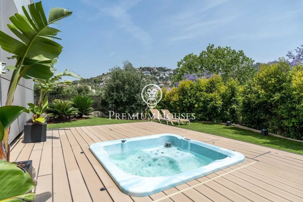 Terrass - Corner Flat with Pool in Sitges