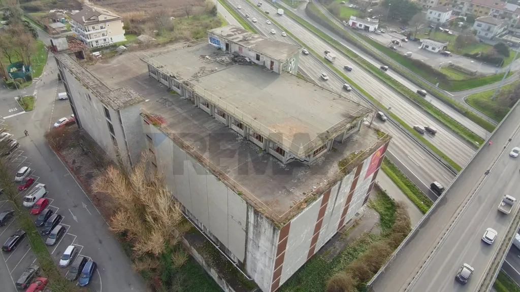 Õhuvaade - Commercial Building with High Visibility on SS36, Desio