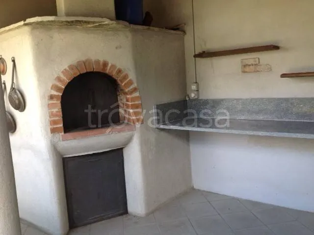 Cucina - Casa indipendente con giardino a Lusernetta