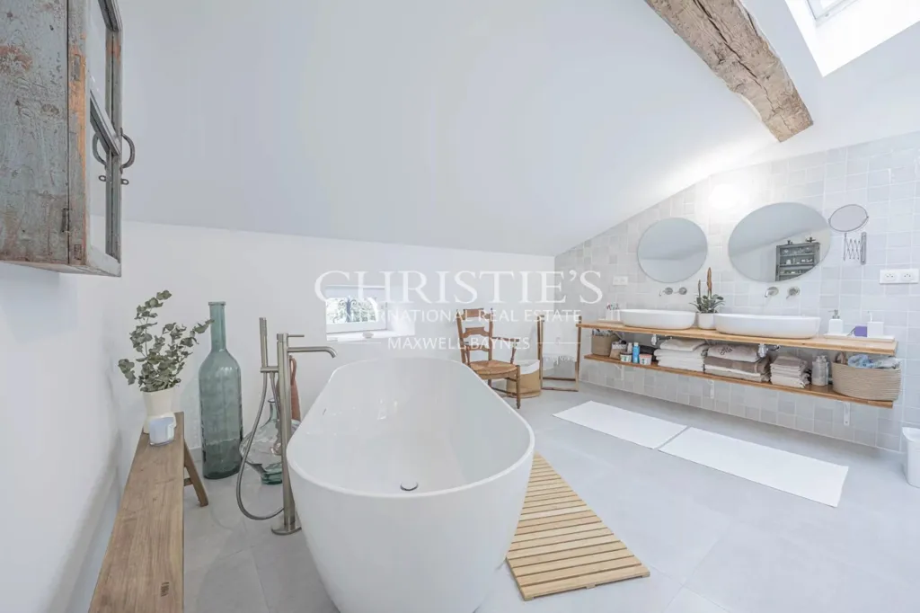 Salles de bain - Maison Familiale avec Piscine dans les Graves