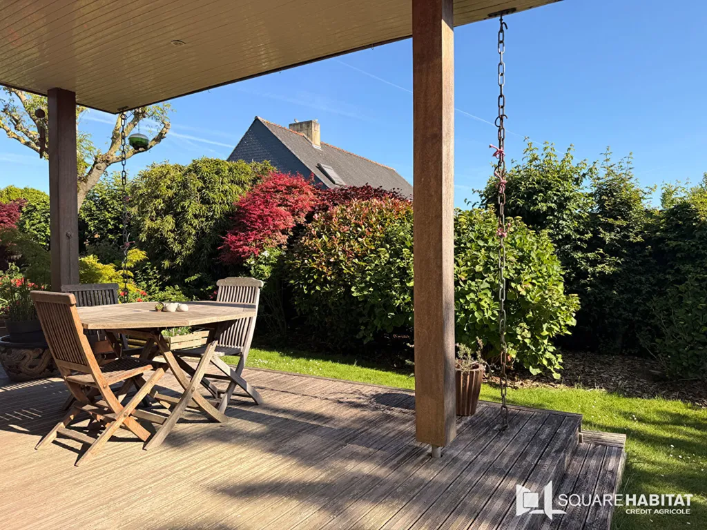 Terrace - 5-Bedroom House with Terrace in Taupont