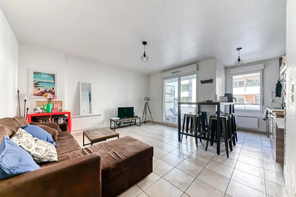 Séjour - Appartement 3 Pièces avec Balcon à Lyon 7ème