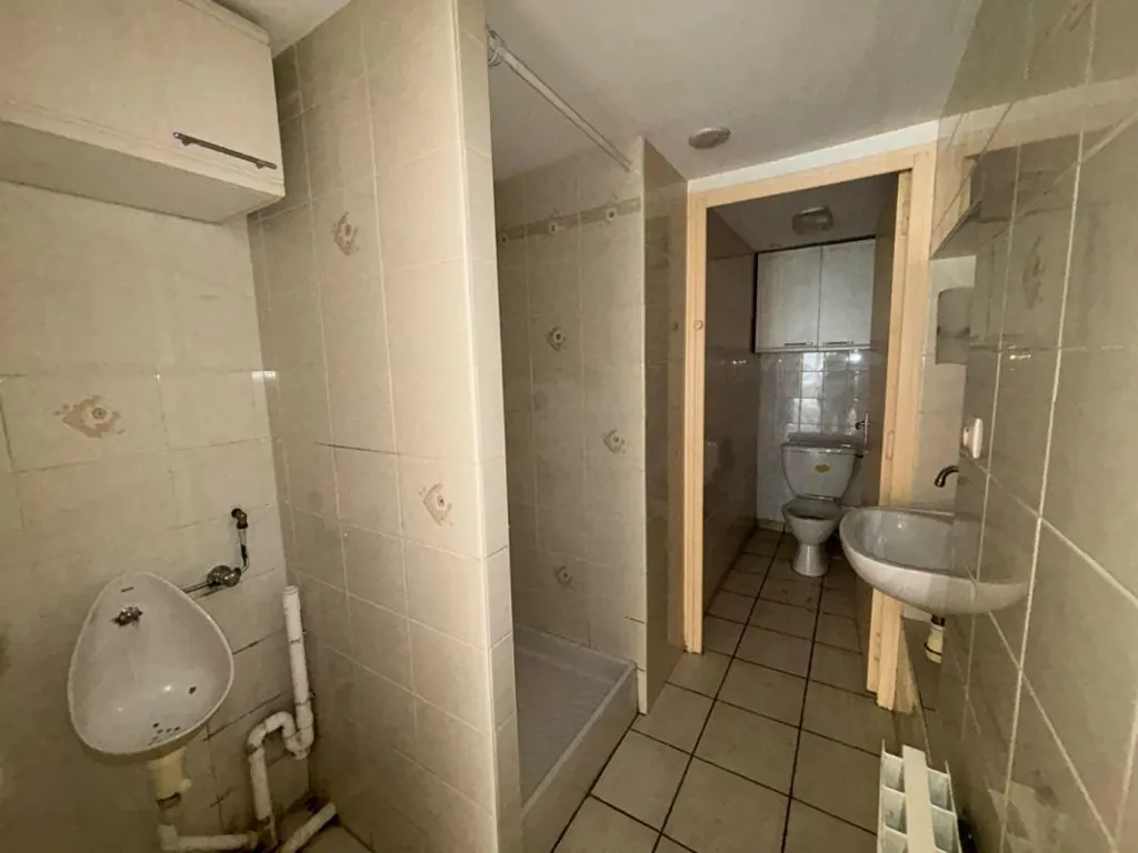 Salles de bain - Appartement 2 Pièces avec Cave Voûtée à Nevers