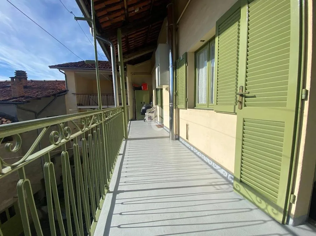 Balcon - Multi-Unit Building with Balconies in Samone