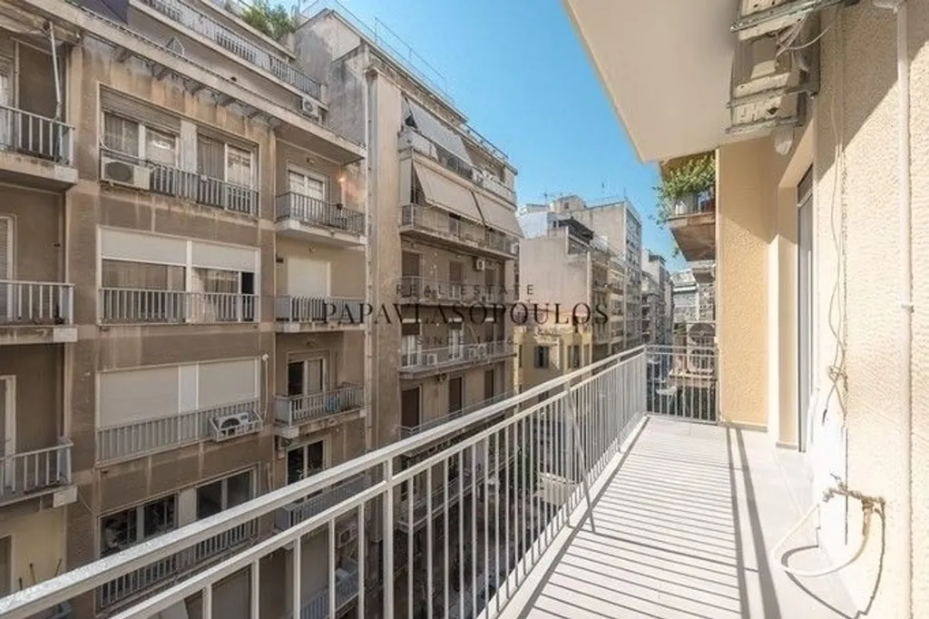 Balcón - Renovated Apartment with City View in Exarcheia