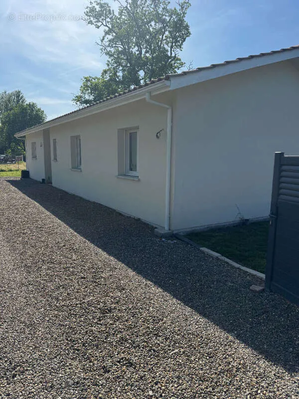 Extérieur - Maison Contemporaine avec Jardin à Hostens