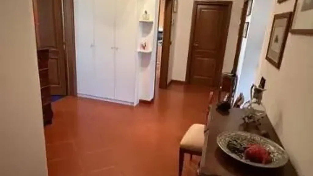 Esik - Completely Ristrutturated Apartment with Balcony in Florence