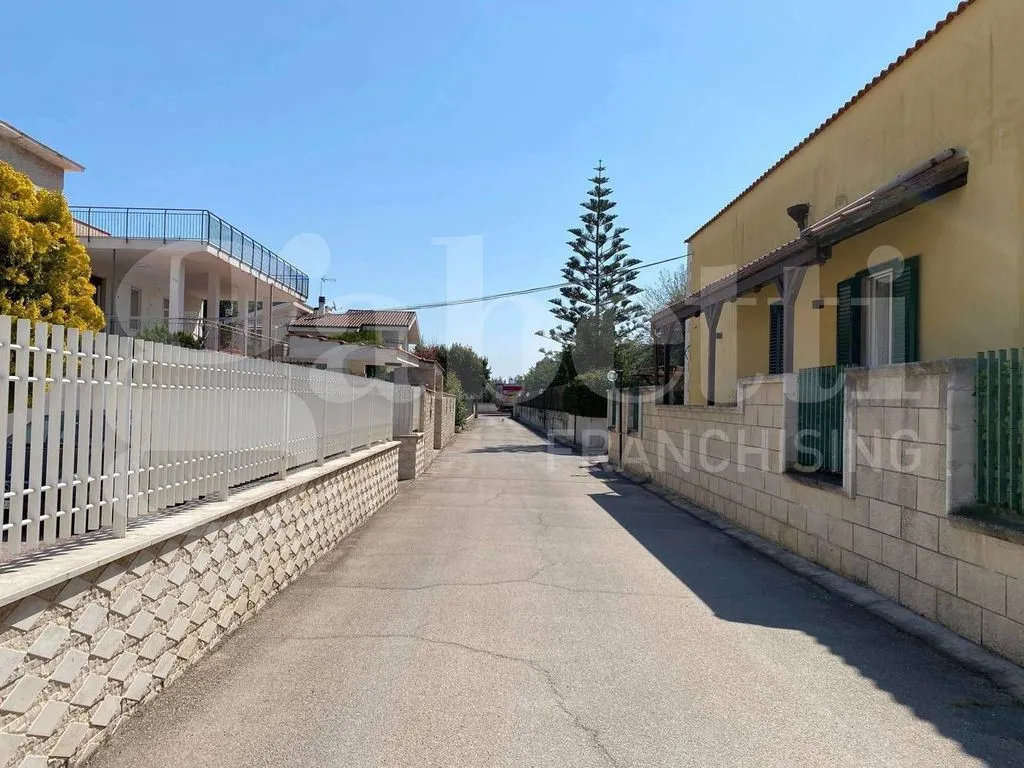Exterior - Versatile Villa with Garden in Trani