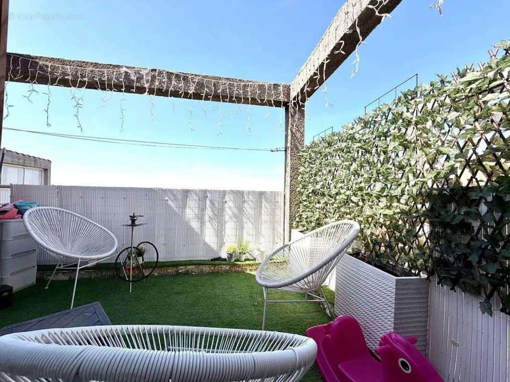 Terrass - T3 with Terrace in Vitrolles