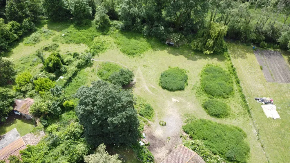 Õhuvaade - Historic Vineyard Estate with River View in Grezac