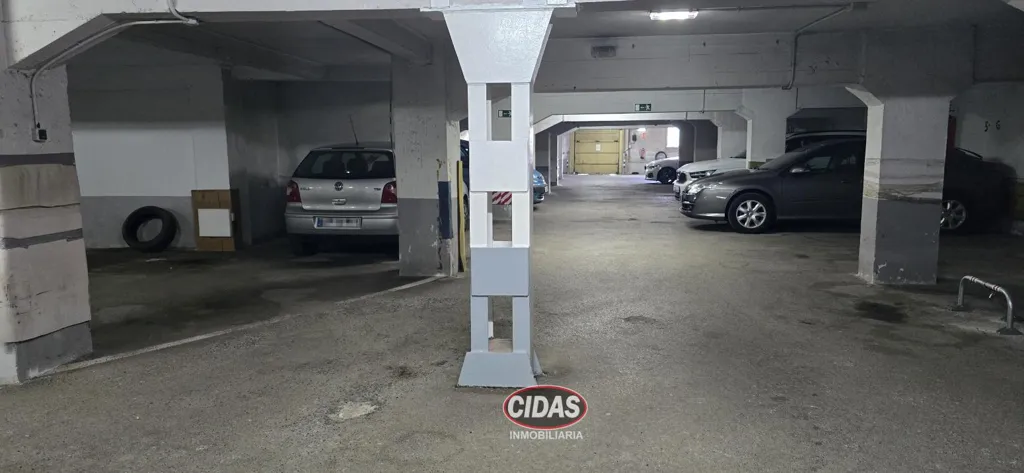 Garage - Triangular Garage in Oviedo