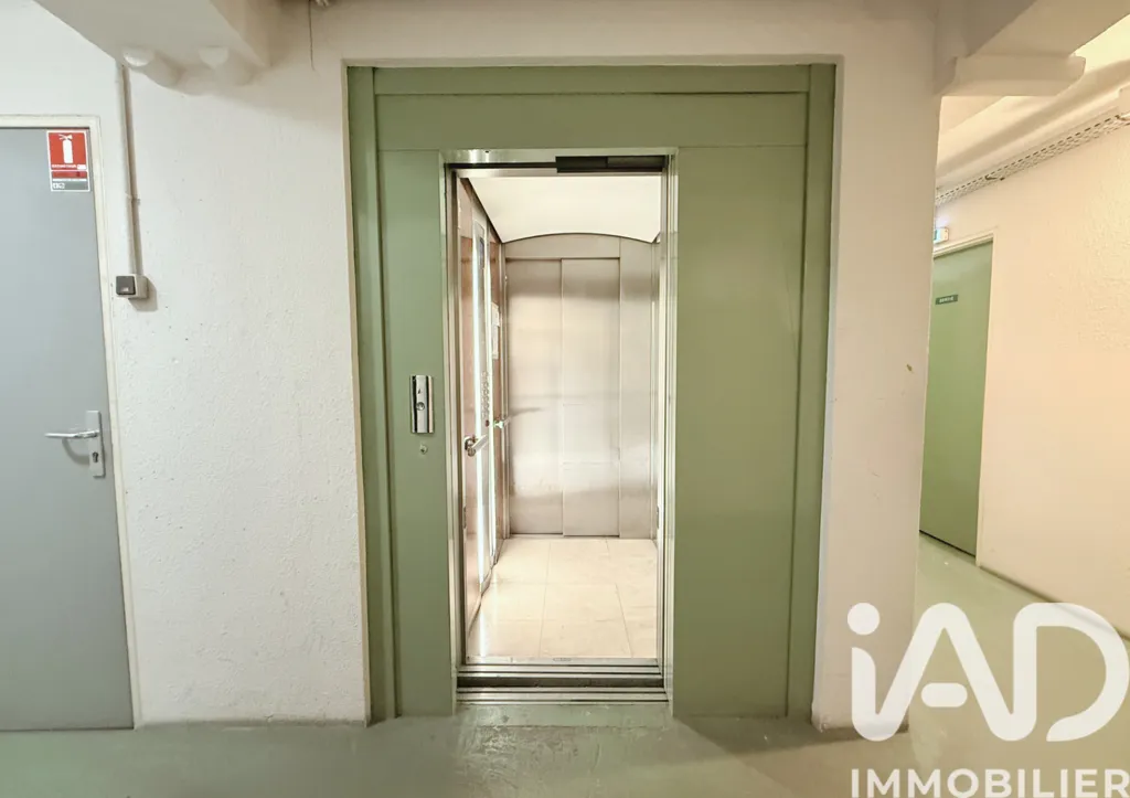 Entrée - Lot de 2 Parkings Sécurisés à Paris 11e