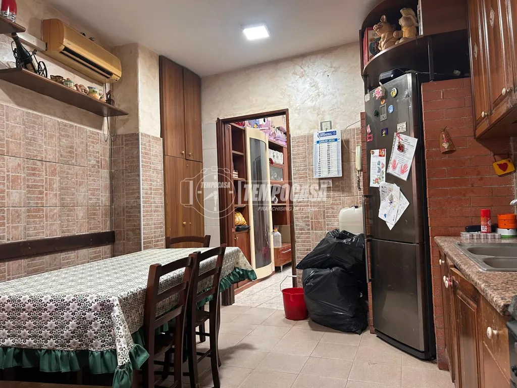 Köök - Three-Level House with Private Courtyard in Catania