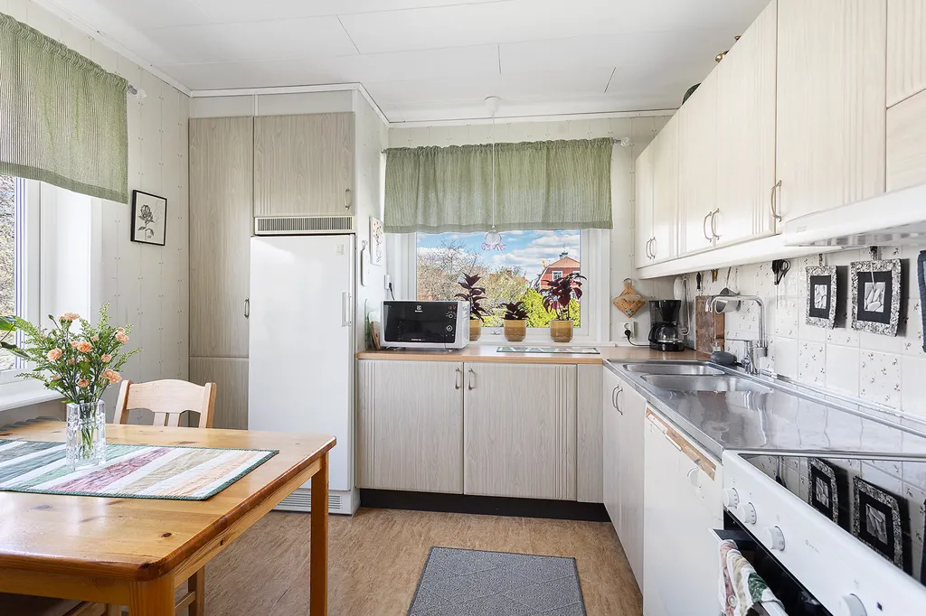Köök - 1955 Villa with Garden in Laxå