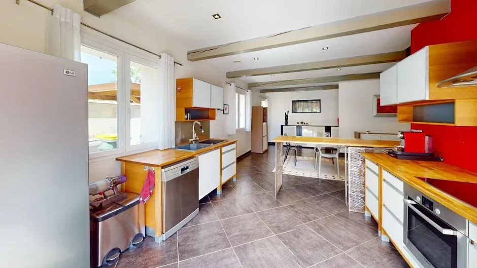 Cuisine - Maison Rénovée avec Garage à Vaulx-en-Velin