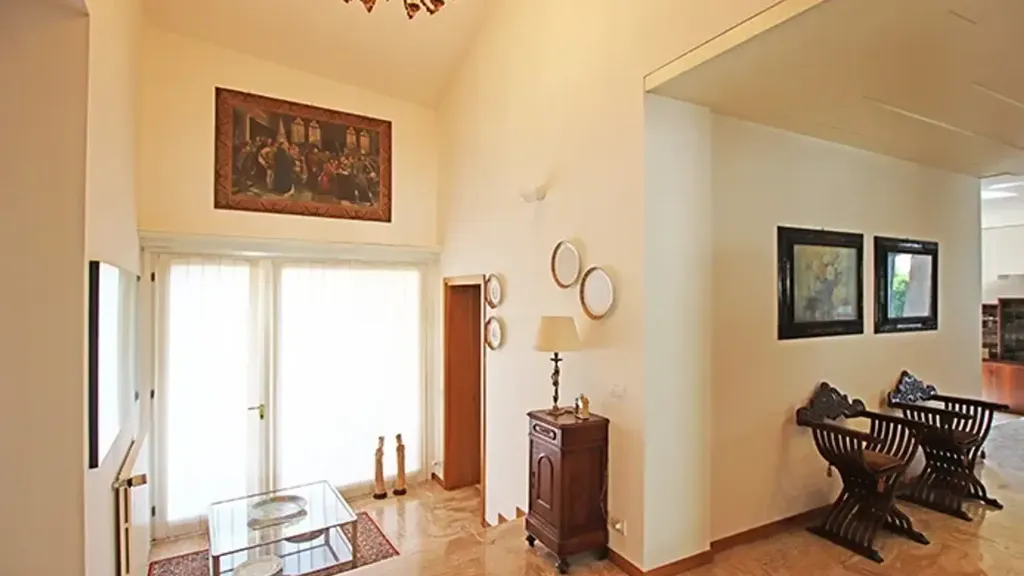 hallway_entrance