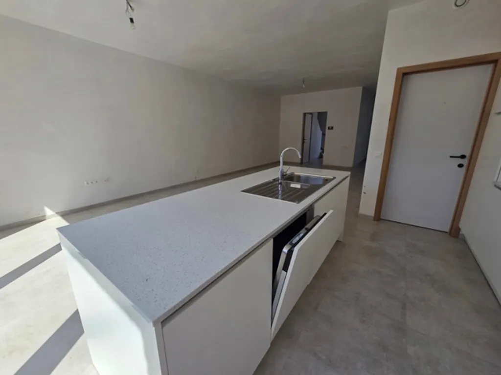 Cuisine - Maison semi-détachée avec terrasse et jardin à proximité