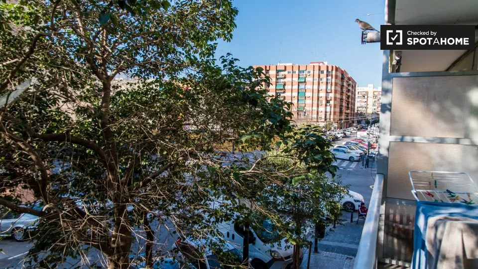 Rõdu - Shared Flat with Balcony in Aiora, Valencia