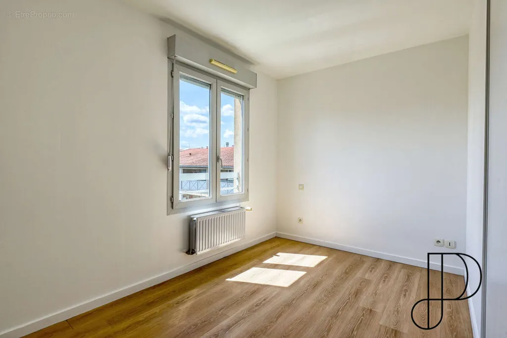 Pièces - Appartement T3 avec Terrasse à Monplaisir