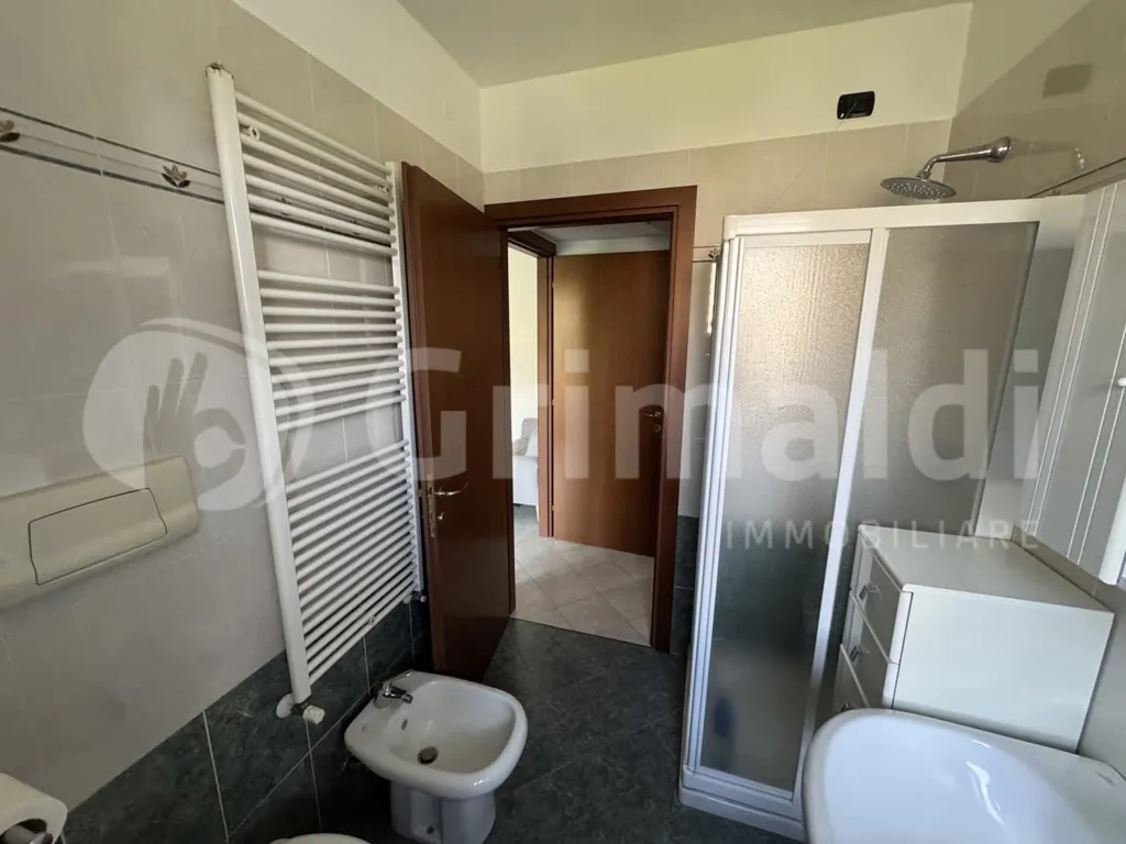 Bathrooms - Armed Two-Bedroom Apartment with Balcony in Milan