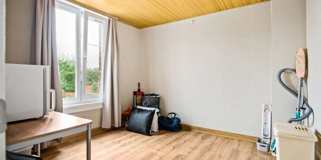 Magamistoad - Renovation-Ready House with Central Location in Kessel