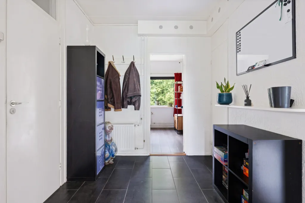 Hallway - 3-Bedroom Apartment with Balcony in Assen