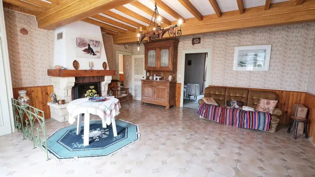 Elutuba - Large Semi-Detached House with Garden in Onlay