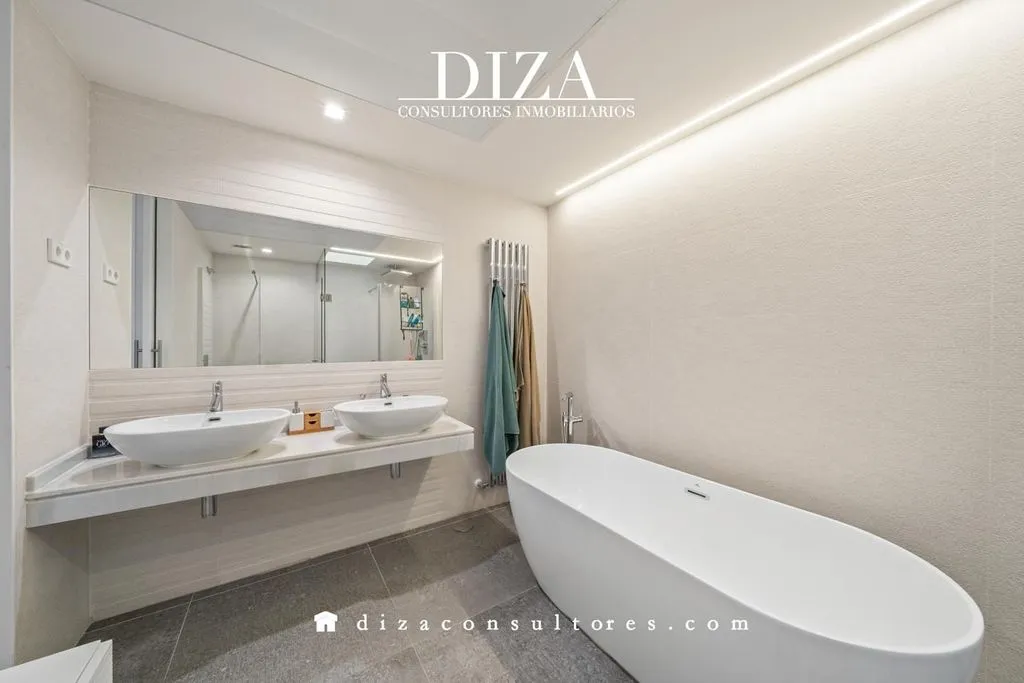 Salles de bain - Luxury Villa with Pool in Alcobendas