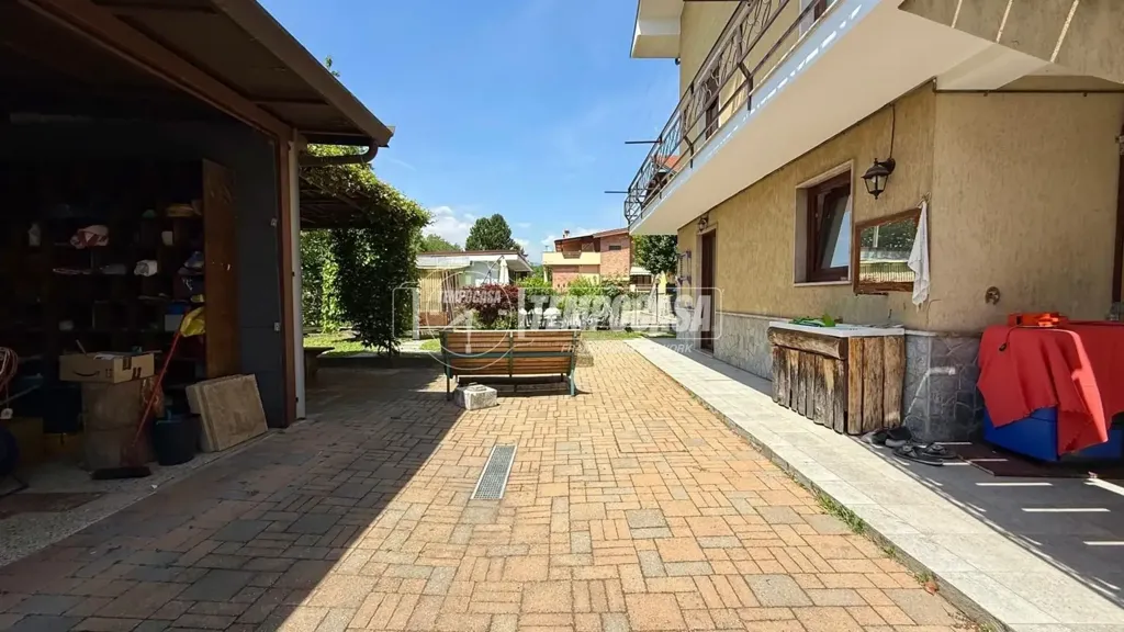 Aed - Bifamiliar Villa with Garden in Ciriè