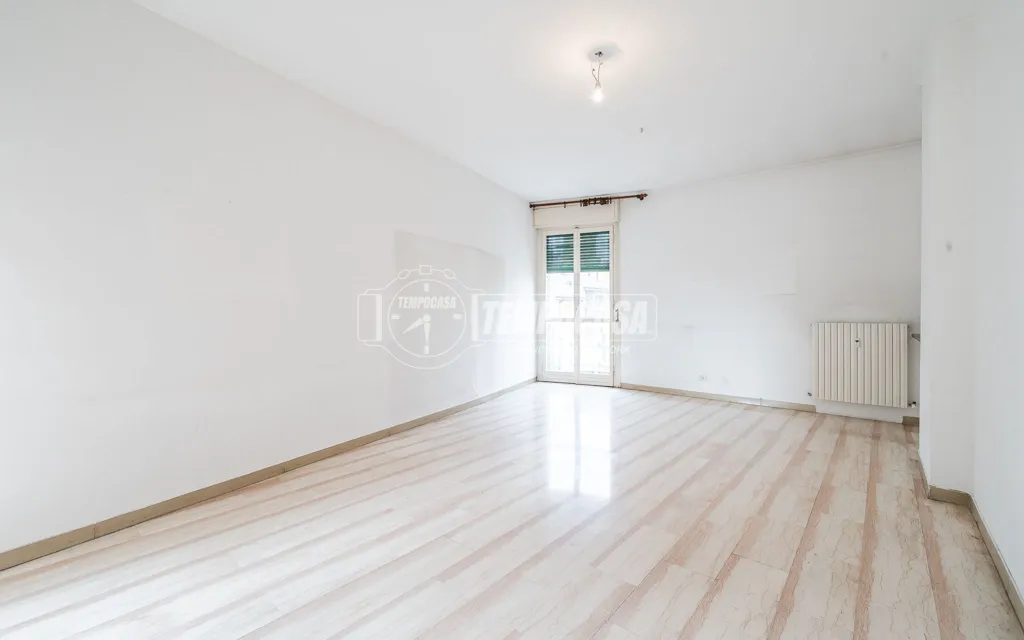 Toad - Two-Bedroom Apartment with Balconies in Modena