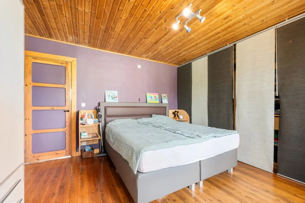 Bedrooms - Detached House with Double Glazing in Sinaai