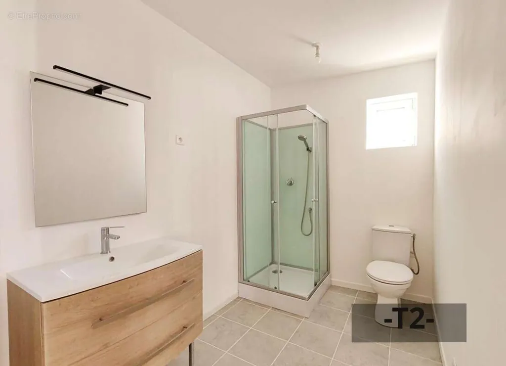 Bathrooms - House with Independent Flat near Les Ponts-De-Cé