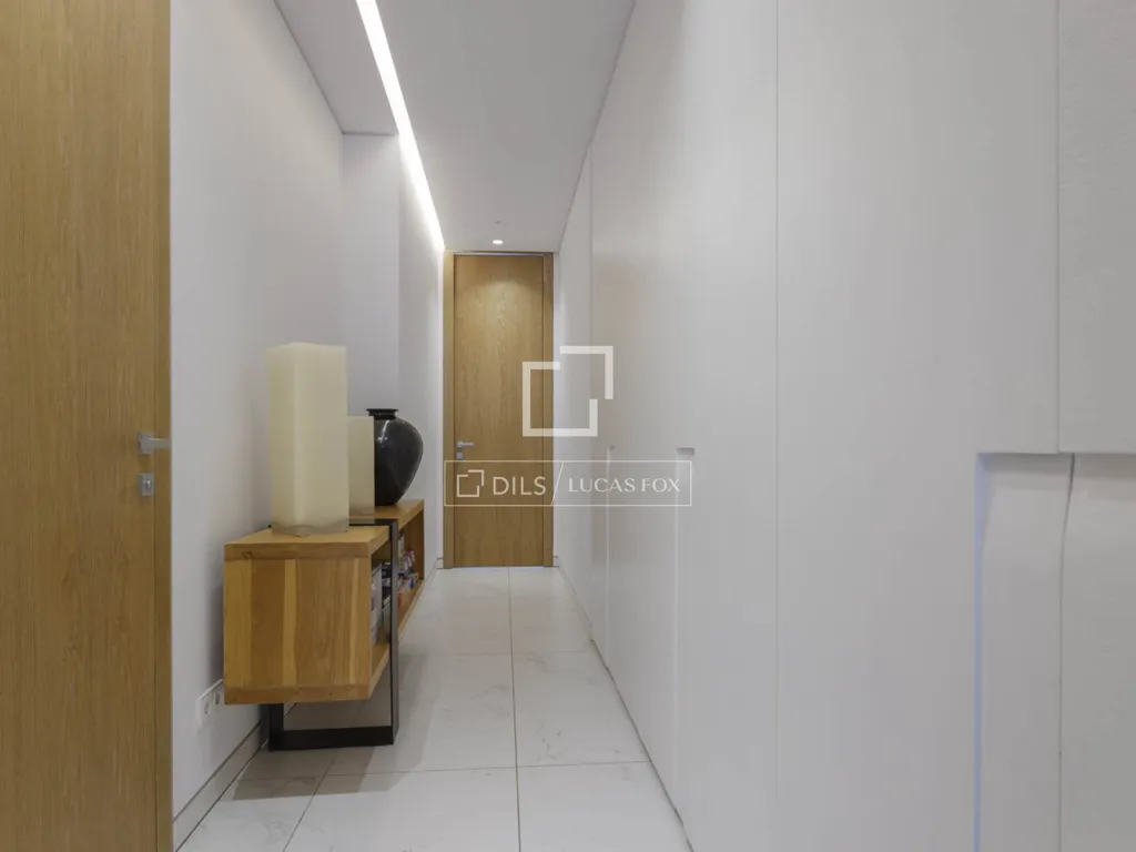 Hallway - Luxury Apartment with Golf Course Views in La Finca