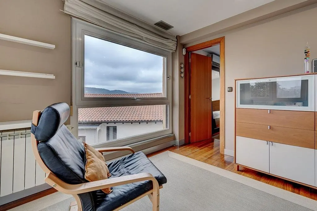 Kabinet - Spacious Flat with Views in San Roque