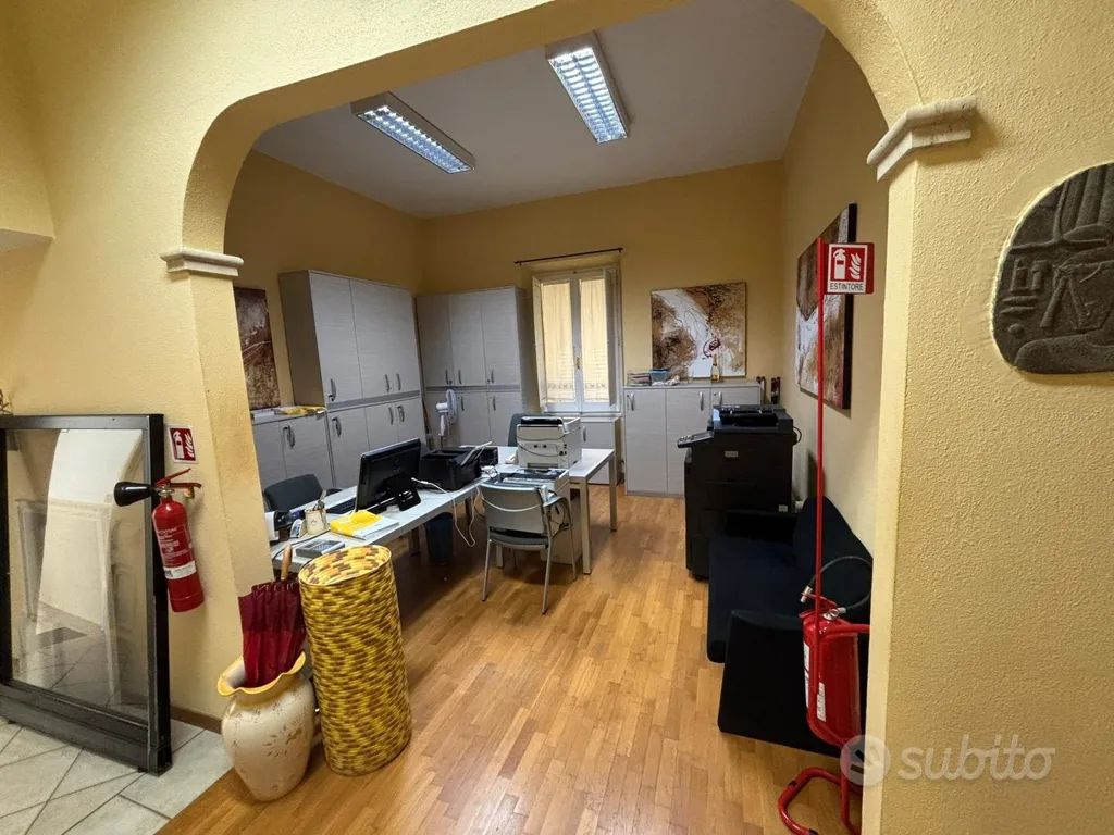 Kabinet - Commercial Space with Office Layout in Nuoro