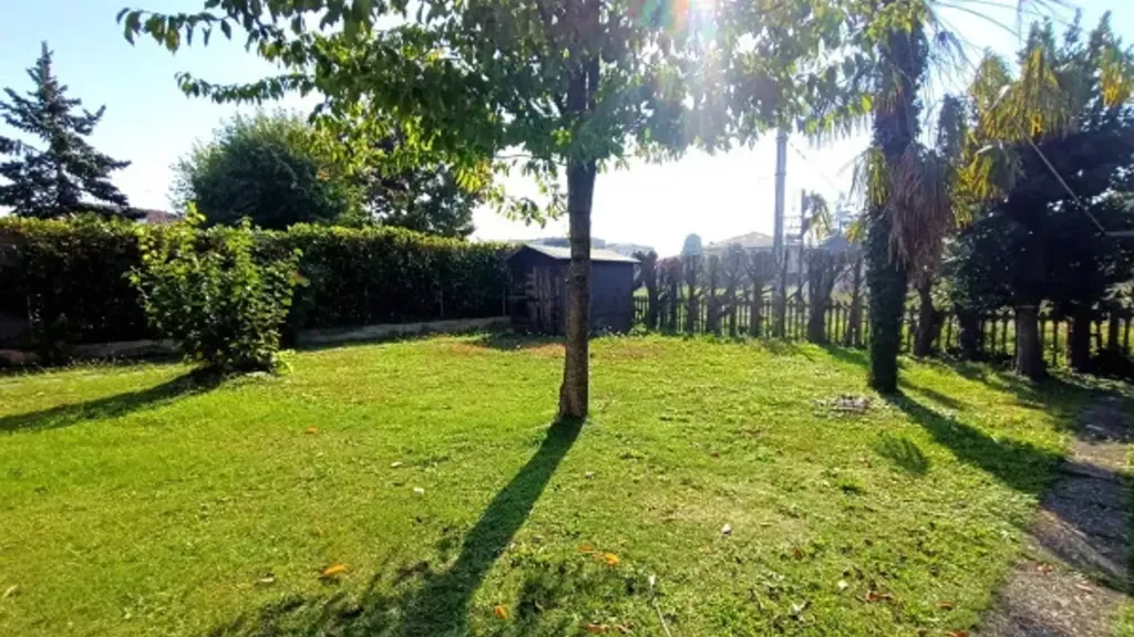 Aed - Terraced Villa with Garden in Adria